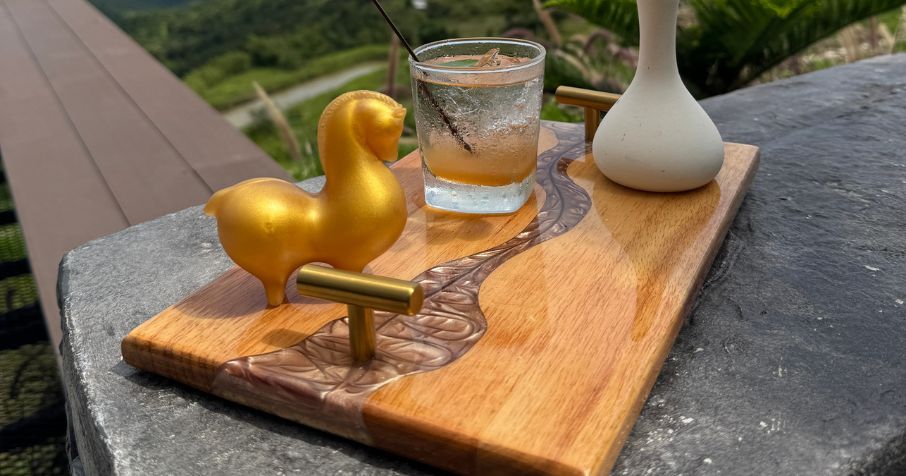 เรซิ่นอีพ็อกซี่คืออะไร? ทำความรู้จักเรซิ่นงานไม้ 1 เรซิ่นผสานไม้ ราคาเท่าไร_ แนะนำวิธีทำโต๊ะเรซิ่นผสานไม้ (3)